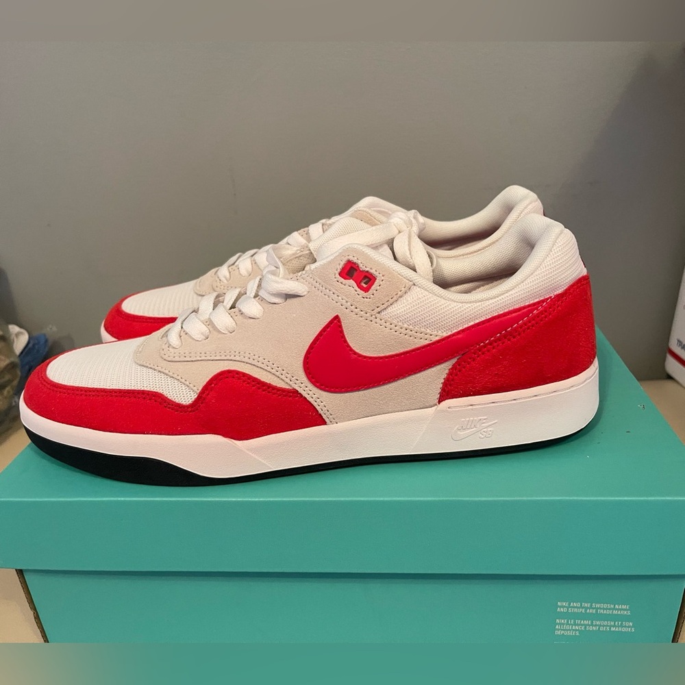 NEW NIKE SB GTS RETURN PRM Sneakers SIZE 12
SPORT RED ROUGE SPORT WITH BOX